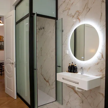 Pries Homes - Little Lotus Apartment Malaga
